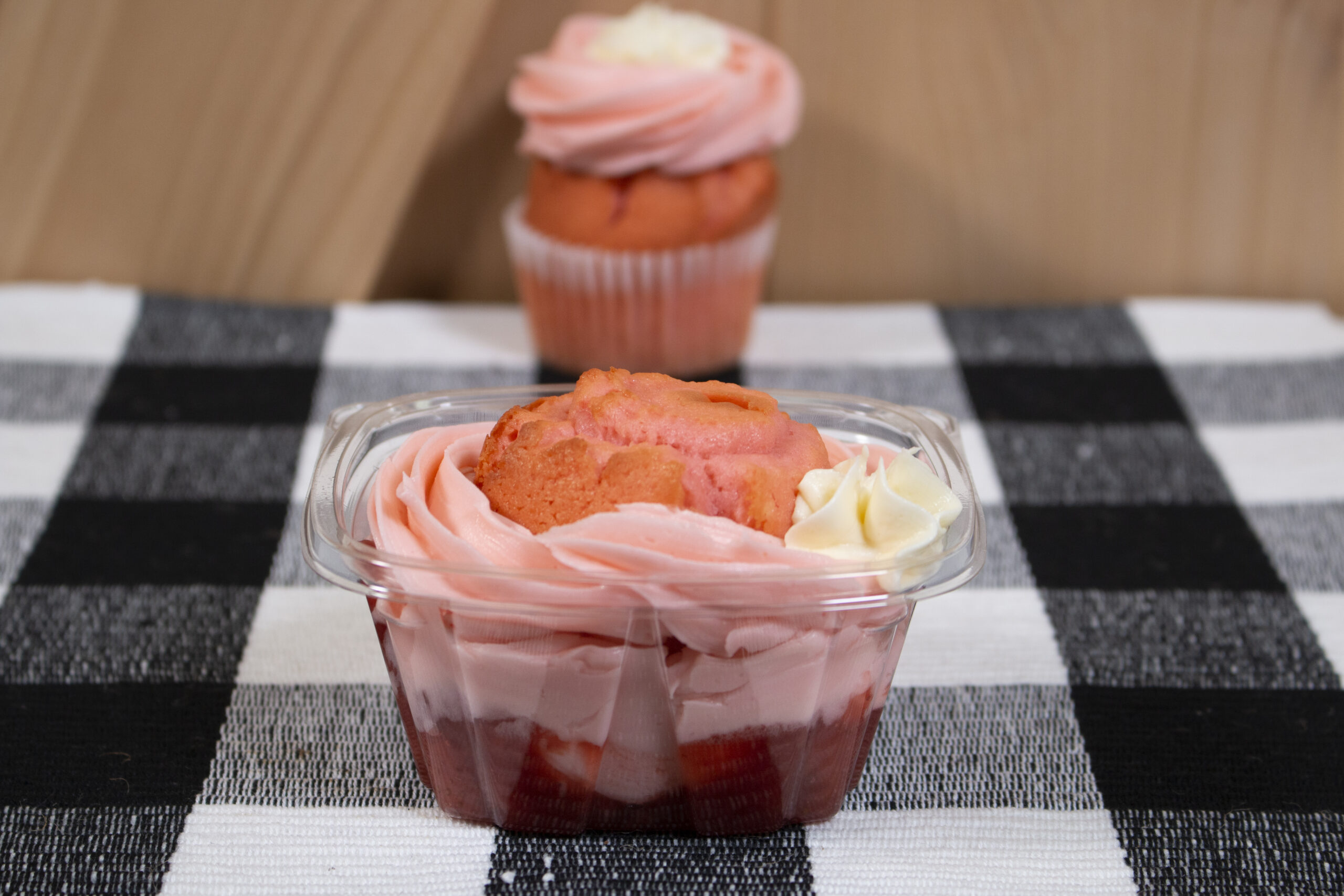 Pink Champagne & Strawberries Cakecup